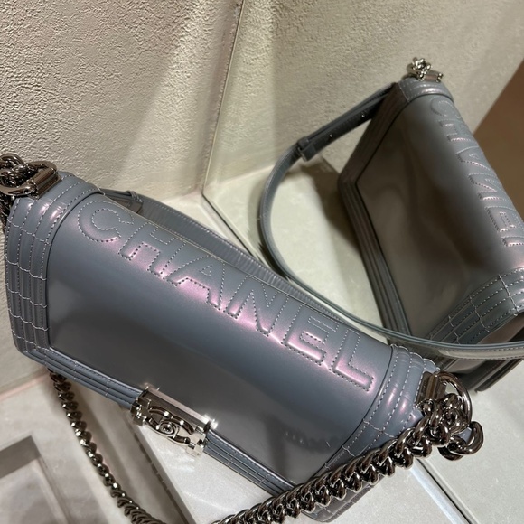 Chanel Boy Medium - Picture 4 of 16